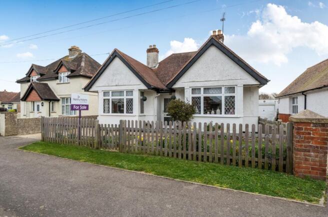 2 bed property, in Grafton Road, £395,000