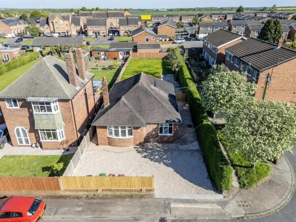 3 bed property, in Chequerfield Avenue, £315,000