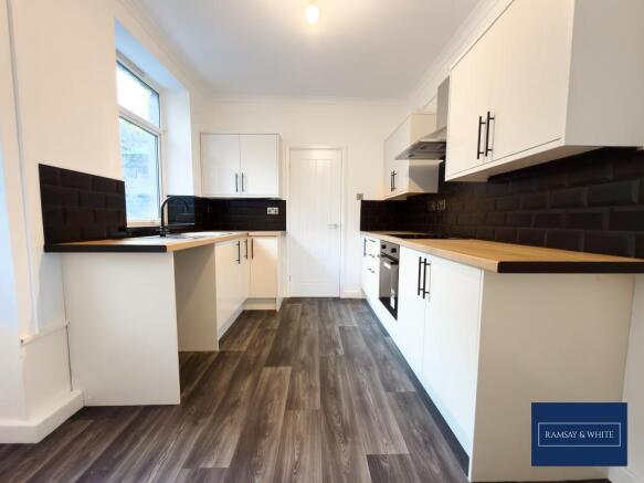 4 bed property, in Main Road, £194,950