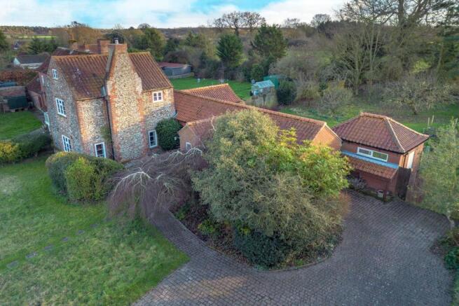 2 bed property, in The Street, £450,000