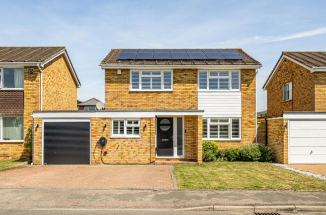 4 bed property, in Masefield Avenue, £650,000