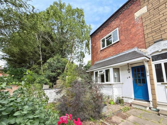 2 bed property, in Park Avenue, £200,000