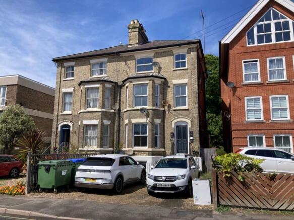 4 bed property, in 19 Undercliff Road West, £250,000