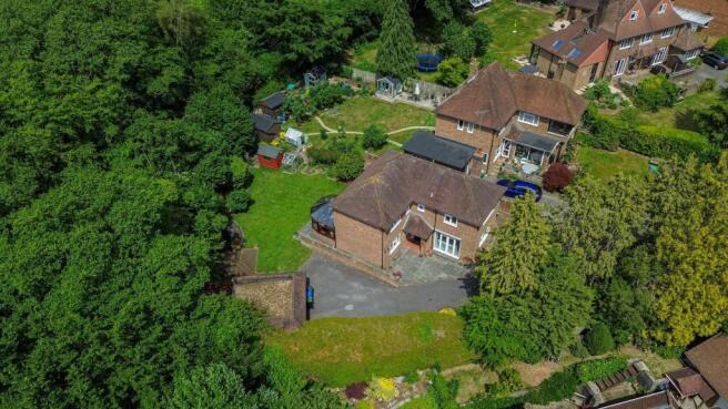 4 bed property, in Fox Hill Village, £850,000