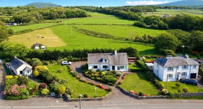 4 bed property, in Dyffryn Ardudwy, £399,950
