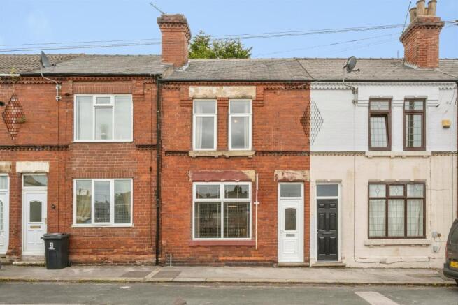2 bed property, in Victoria Street, £58,000