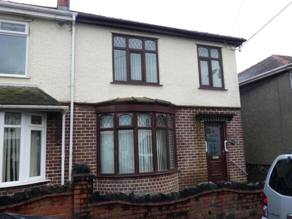 3 bed property, in Lewis Road, £155,000