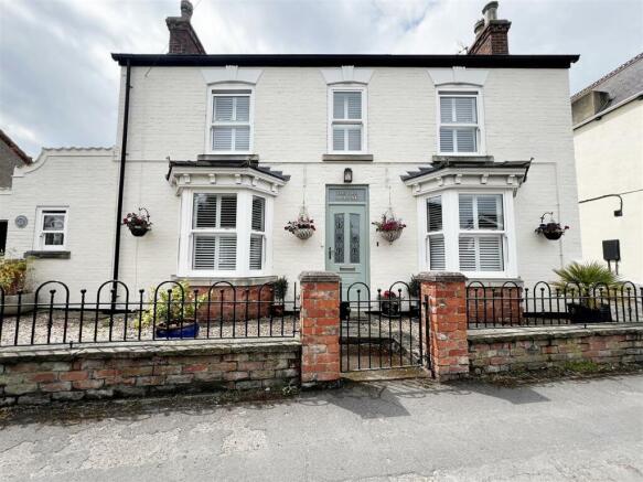 3 bed property, in The Old Manse, £360,000