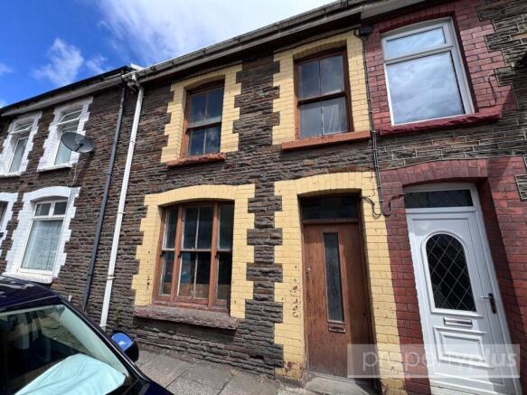 3 bed property, in Abercynon Road, £65,000