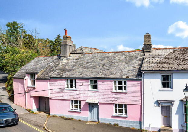 4 bed property, in Church Street, £400,000