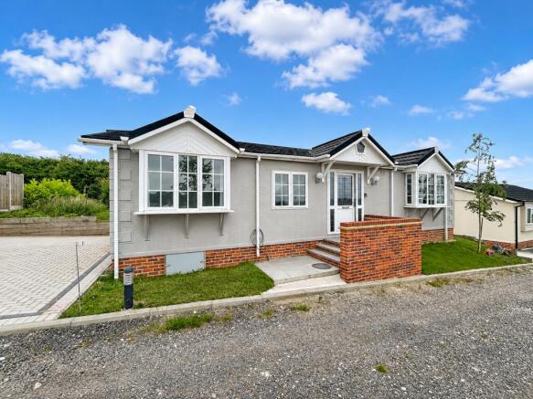 2 bed property, in Yew Tree Park Homes, £230,000
