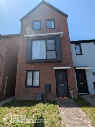 4 bed property, in Ffordd Y Mileniwm, £285,000