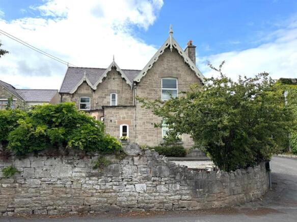 6 bed property, in Park Street, £325,000