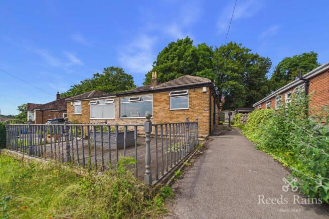 2 bed property, in Cornwall Crescent, £220,000