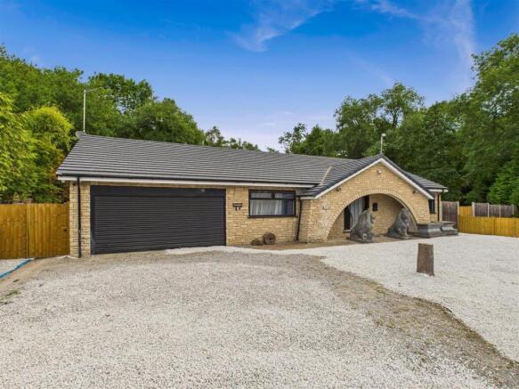 4 bed property, in Riverglen, £650,000