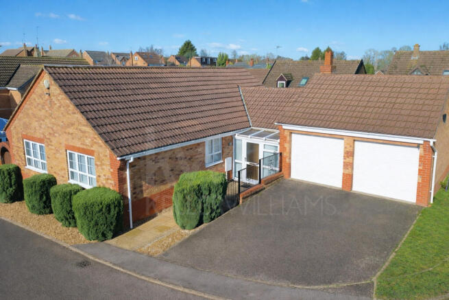 3 bed property, in Long Acre, £475,000