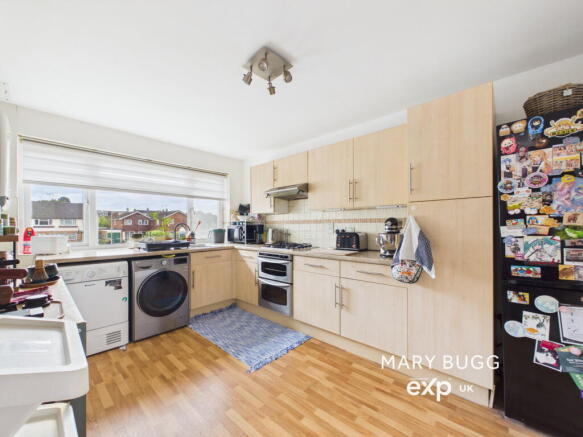 3 bed property, in Tower Avenue, £290,000