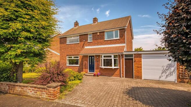 4 bed property, in Chestnut Avenue, £450,000