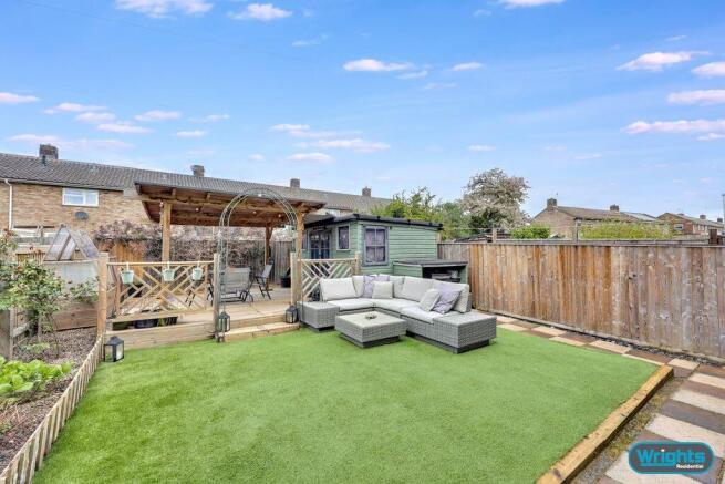 3 bed property, in Chestnut Grove, £245,000