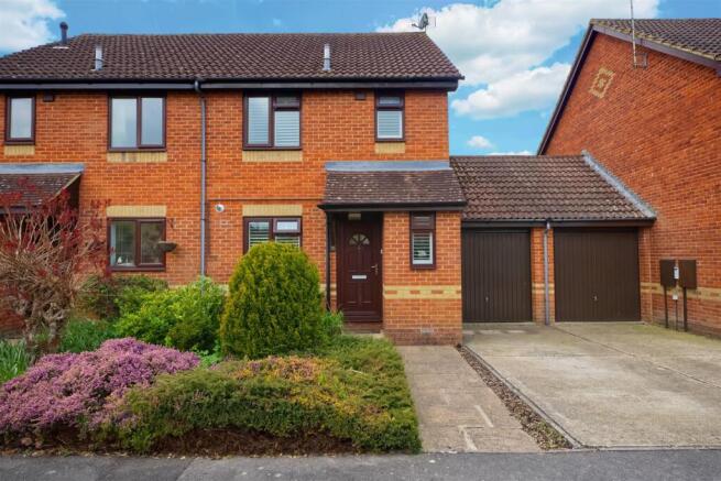 3 bed property, in Oak Tree Way, £500,000