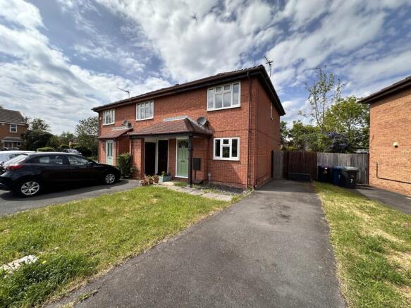 2 bed property, in Thornthwaite Close, £240,000