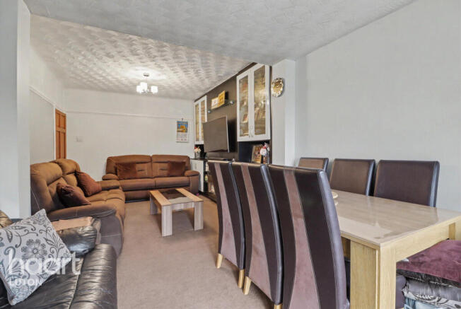 5 bed property, in Grantham Road, £450,000