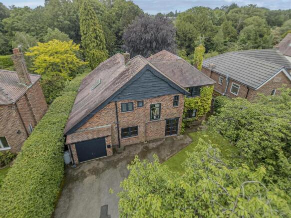 5 bed property, in Marlborough Drive, £900,000