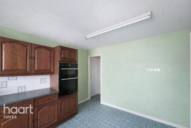 3 bed property, in Waylands, £400,000