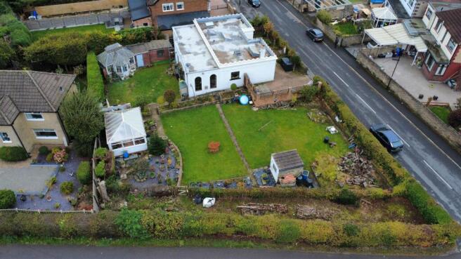 3 bed property, in Backmoor Road, £325,000