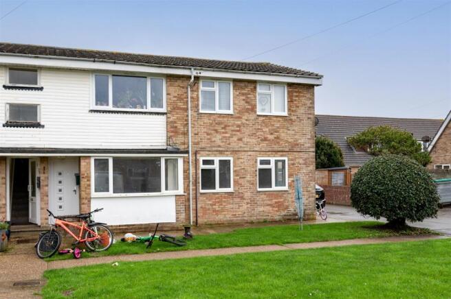 2 bed property, in Winsor Close, £147,000