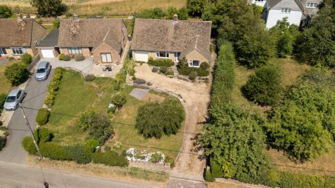 3 bed property, in Park Road, £500,000