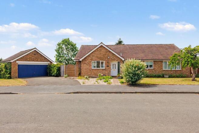 4 bed property, in Verney Close, £550,000