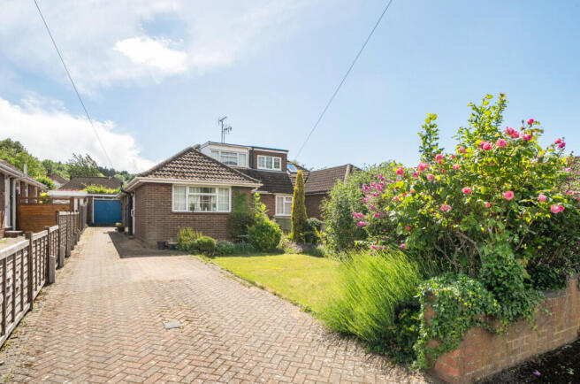 3 bed property, in Buttercup Close, £375,000