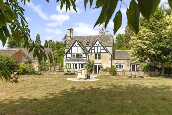 4 bed property, in Broadway Road, £900,000