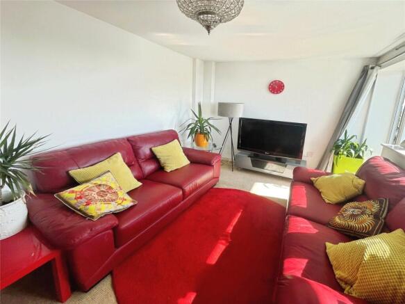 2 bed property, in Stanley Park Grange, £160,000