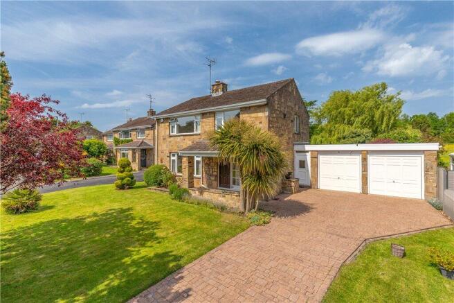 4 bed property, in Ash Hill Drive, £735,000