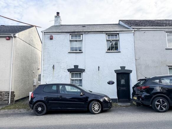 3 bed property, in New Park Road, £190,000
