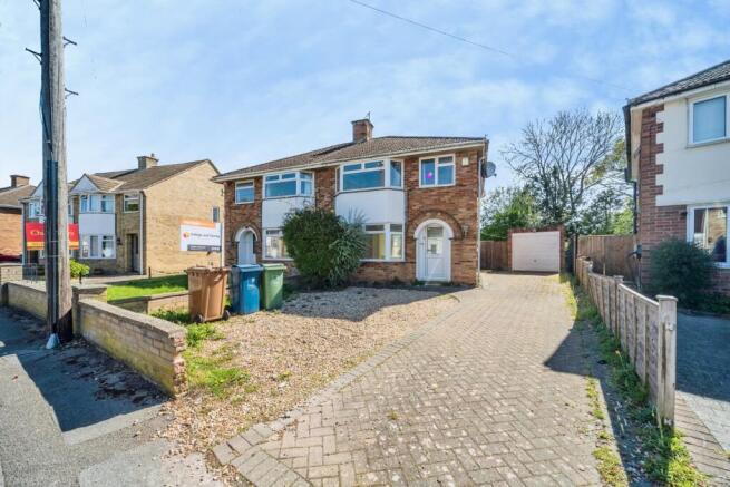 3 bed property, in Elms Drive, £570,000