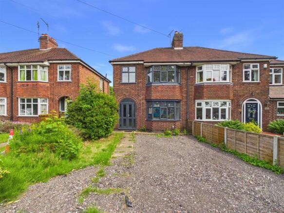 3 bed property, in Ashby Road, £250,000