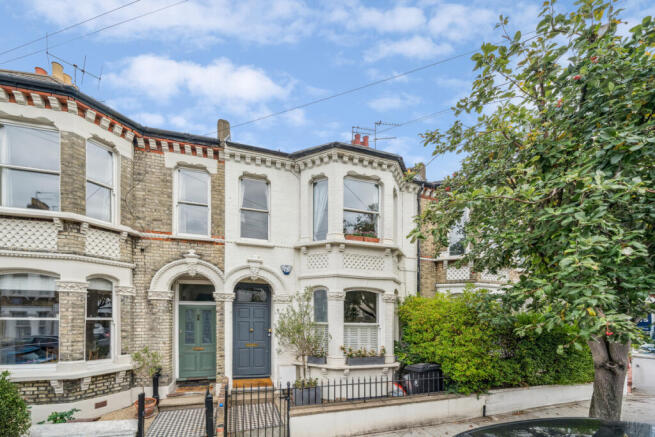 2 bed property, in Lavender Sweep, £700,000