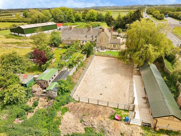 3 bed property, in Seven Bridges Cottages, £575,000