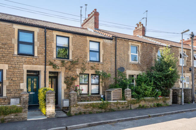 3 bed property, in Adderwell Road, £425,000