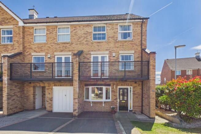 4 bed property, in Coriander Drive, £250,000