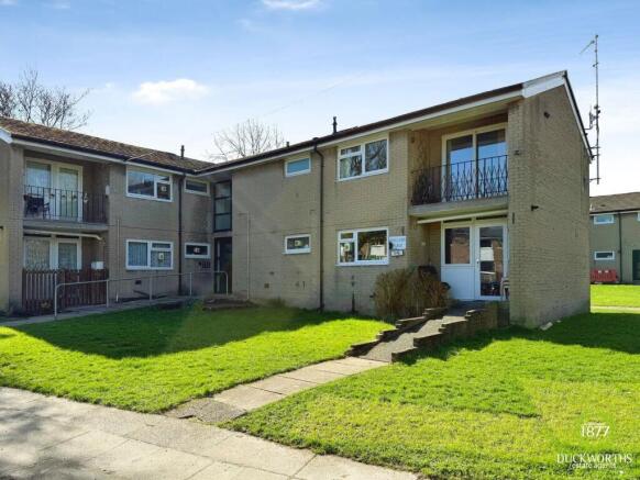 2 bed property, in Mallard Place, £70,000