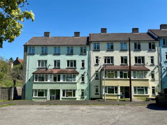 1 bed property, in Austin Close, £65,000