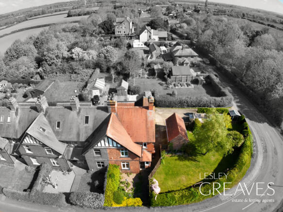 3 bed property, in Stoke Lane, £325,000