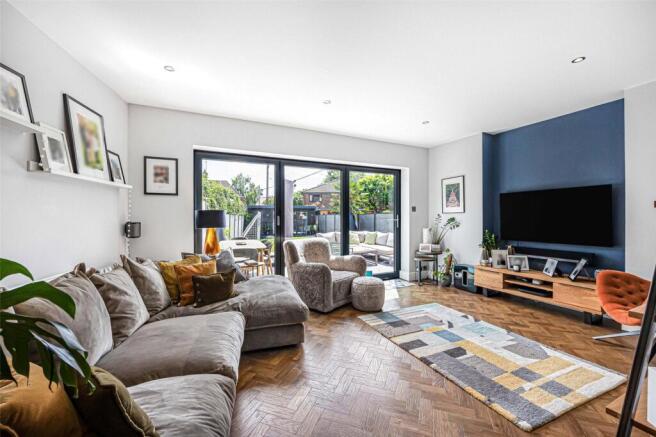 4 bed property, in Wycombe Road, £975,000