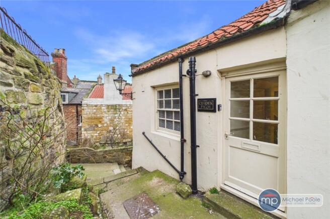 2 bed property, in Cinder Path, £210,000