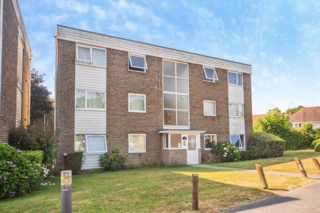 2 bed property, in Glen Eyre Road, £220,000