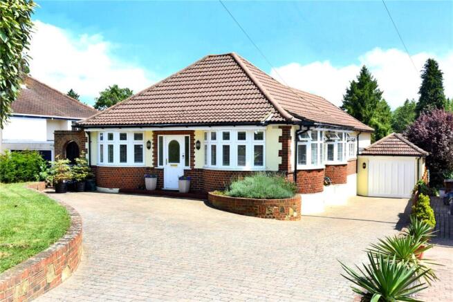4 bed property, in South Drive, £950,000